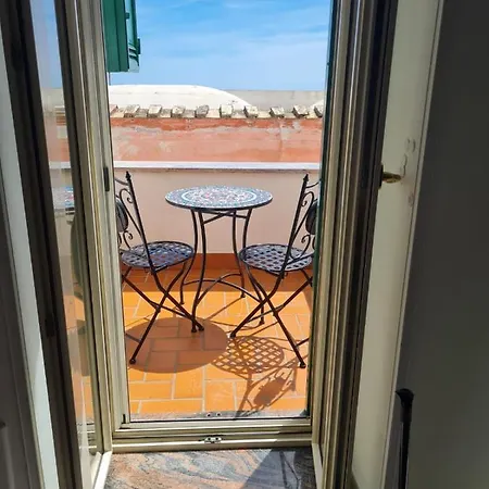 House In The Tower Apartment *